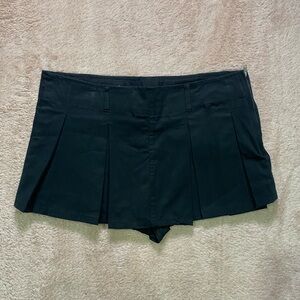 Chic Women's Black Pleated Skorts